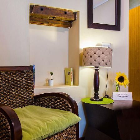Rosenview Guest House สเตลเลนบอช ภายนอก รูปภาพ
